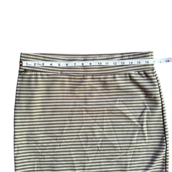 Toad Co Transita Skirt Sage Green Gray Stretch Size Small Stretchy - Picture 5 of 8